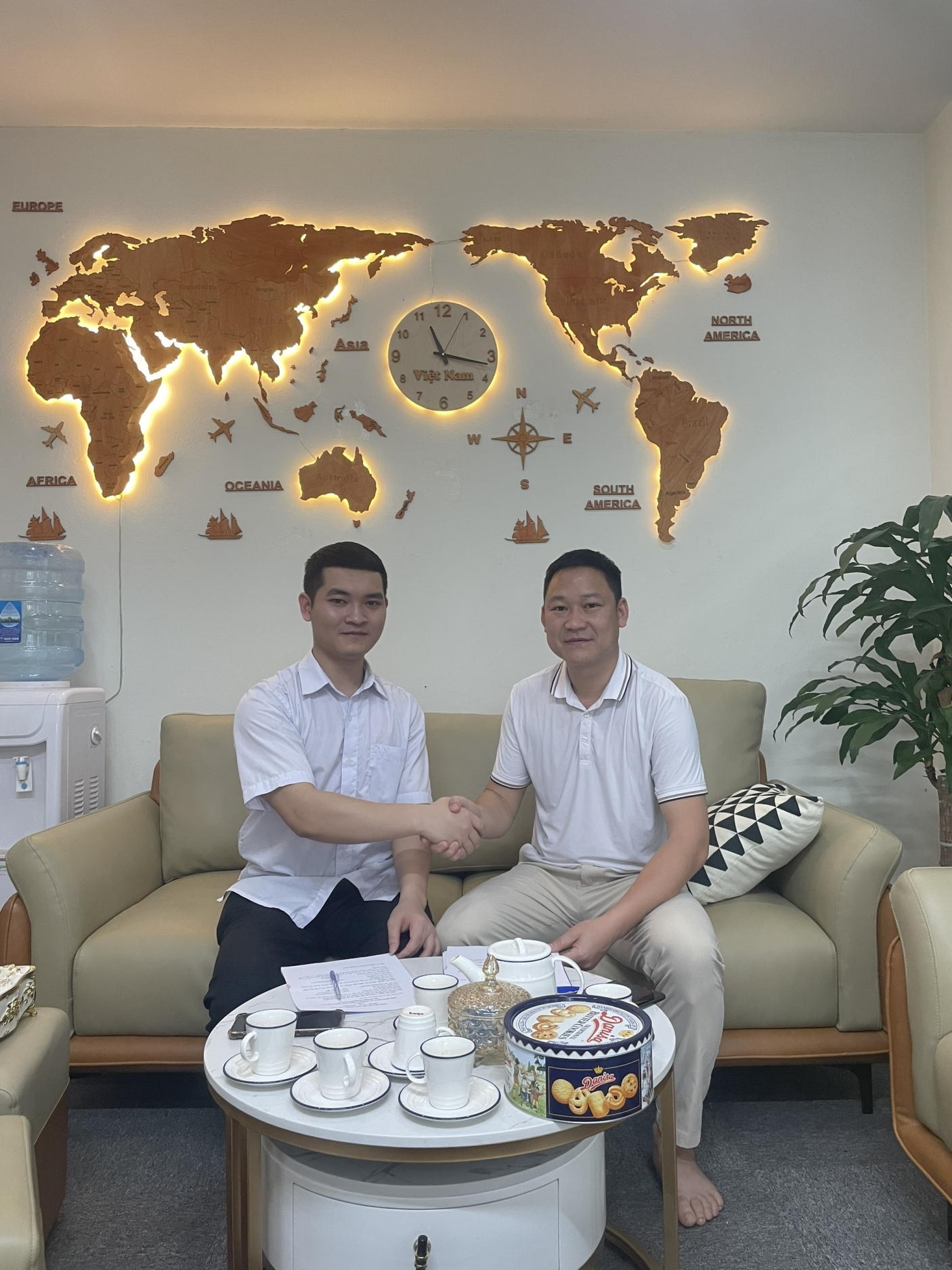 Lễ ký kết hợp đồng giữa Snettech và công ty Phúc Thịnh 