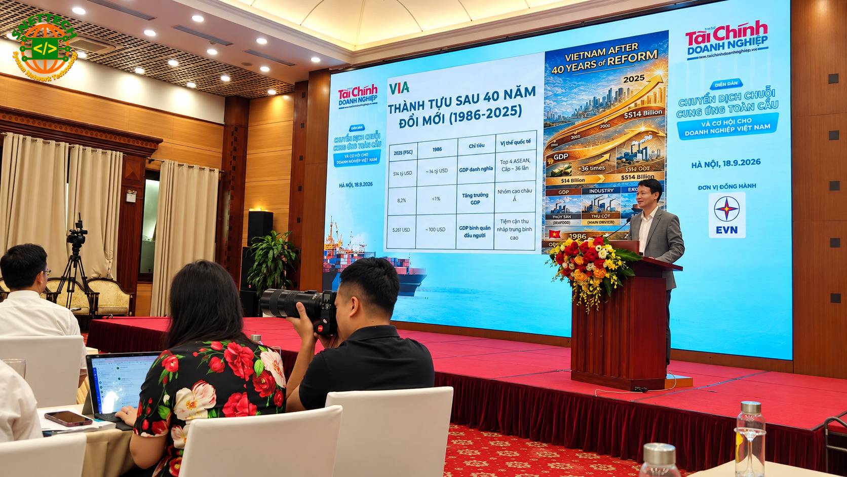Các tiến sĩ và chuyên gia đầu ngành trình bày những bài phát biểu tâm huyết về xu hướng dịch chuyển chuỗi cung ứng tại diễn đàn